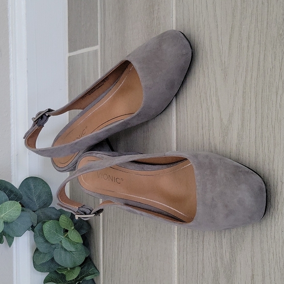 Vionic Shoes - NWT Vionic Nareen Slingback Pumps in Charcoal size 7